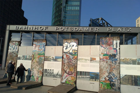 Exposiciones de partes del Muro de Berlín